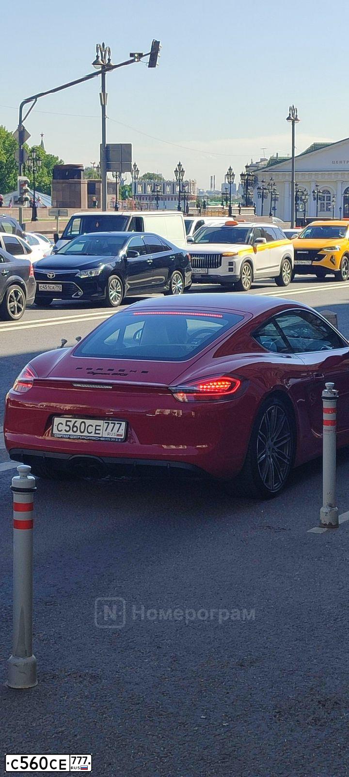 Фото автомобиля PORSCHE CAYMAN, 2016 — госномер У795ЕС198. Цвет: Красный