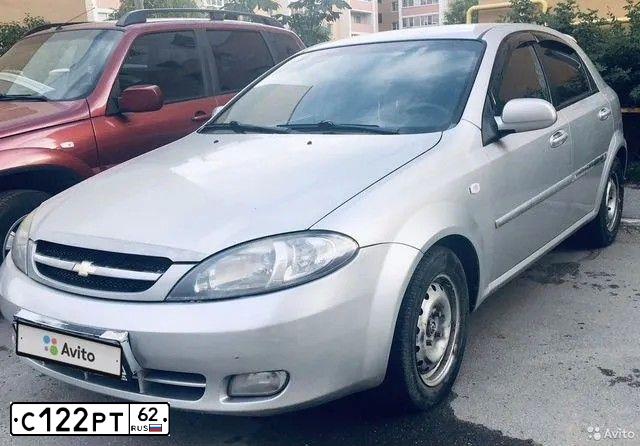 Фото автомобиля CHEVROLET LACETTI, 2009 — госномер С122РТ62. Цвет: Серебристый
