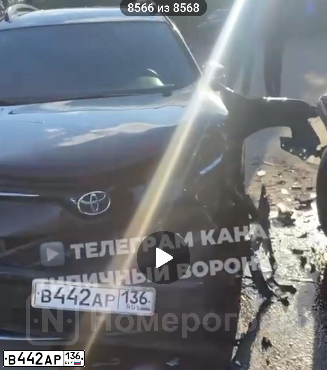 Фото автомобиля TOYOTA RAV4, 2016 — госномер В442АР136. Цвет: ЧЕРНЫЙ МЕТАЛЛИК