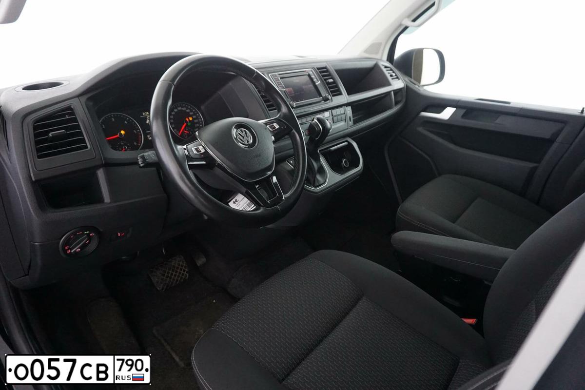 Фото автомобиля VOLKSWAGEN MULTIVAN, 2017 — госномер А435АМ977. Цвет: ЧЕРНЫЙ