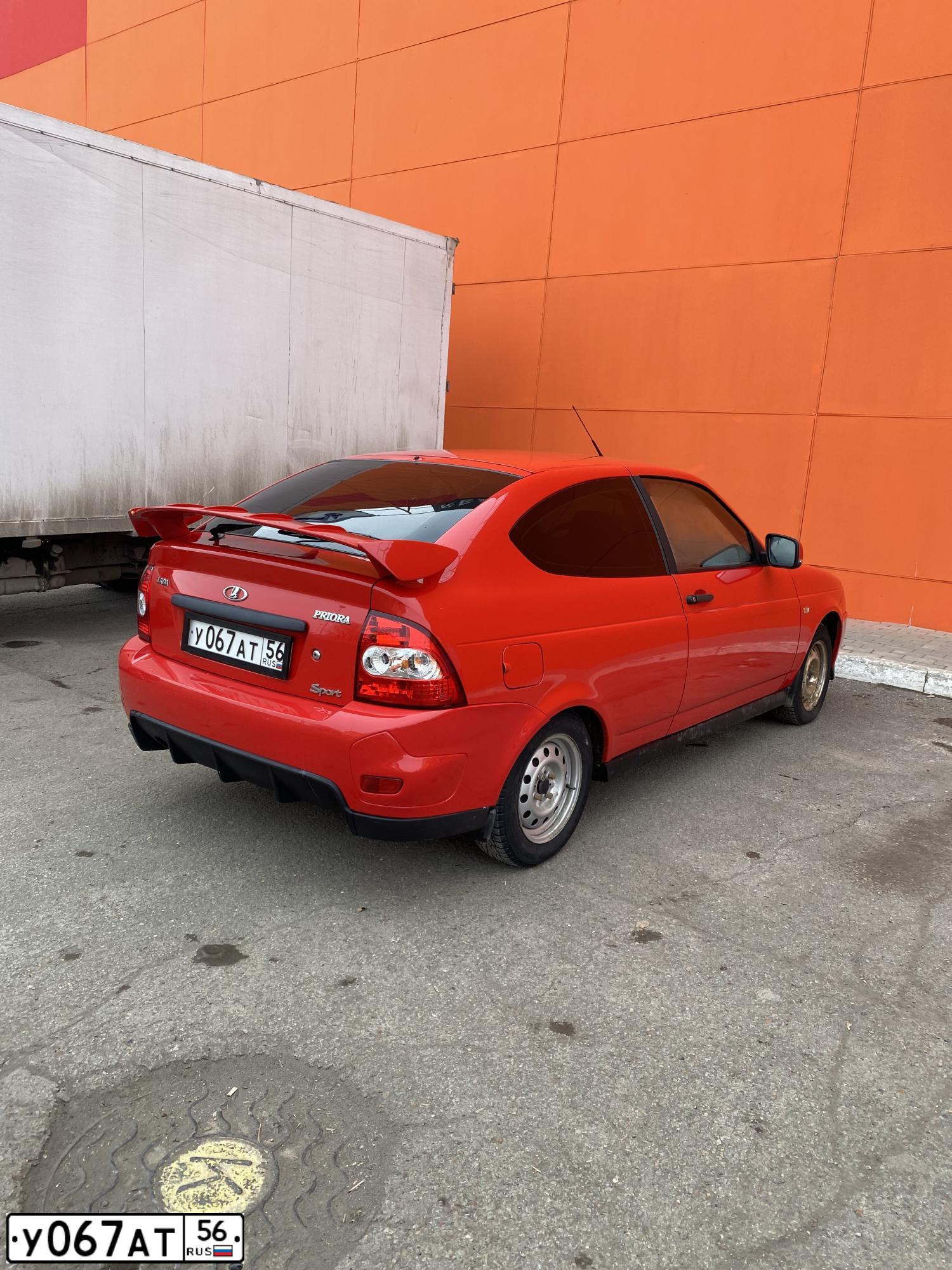 Фото автомобиля LADA 2172 PRIORA, 2012 — госномер У858КК774. Цвет: Красный