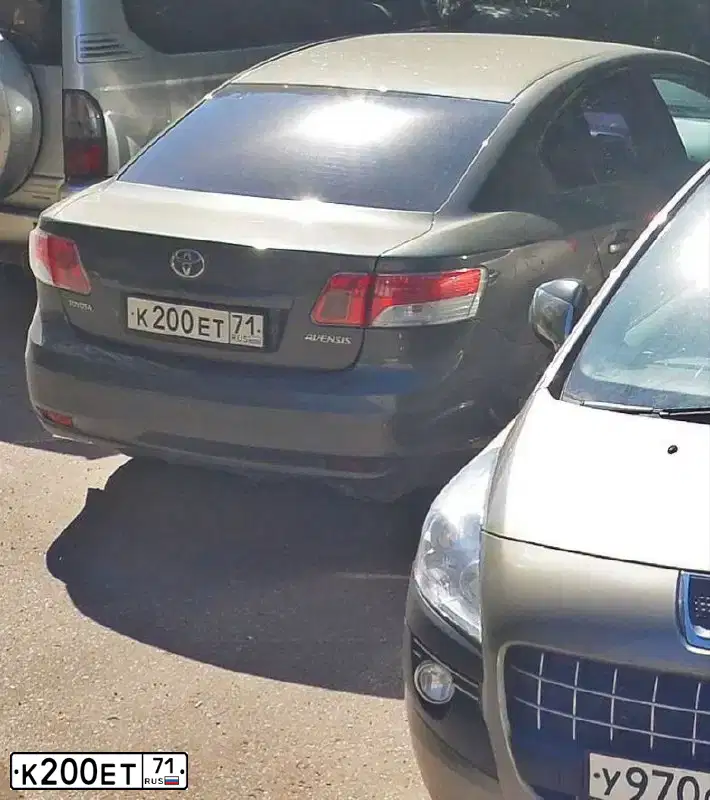 Фото автомобиля TOYOTA AVENSIS, 2009 — госномер Т897ОТ71. Цвет: ОЛИВКОВЫЙ