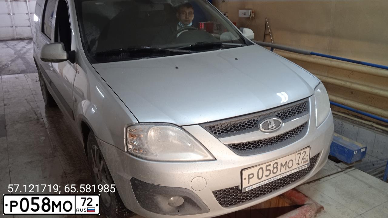 Фото автомобиля LADA LARGUS, 2013 — госномер Р058МО72. Цвет: СЕРЕБРИСТЫЙ