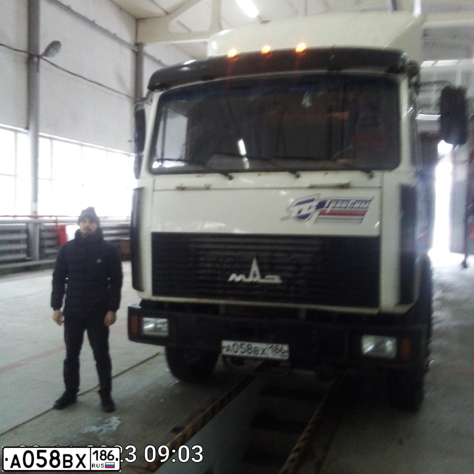 Фото автомобиля MAZ 6422 /6X4/, 2008 — госномер А058ВХ186. Цвет: Белый