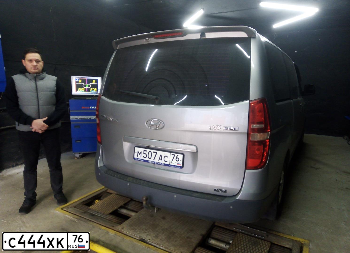 Фото автомобиля LADA 2107, 2011 — госномер М520АО76. Цвет: СВЕТЛО-СЕРЫЙ