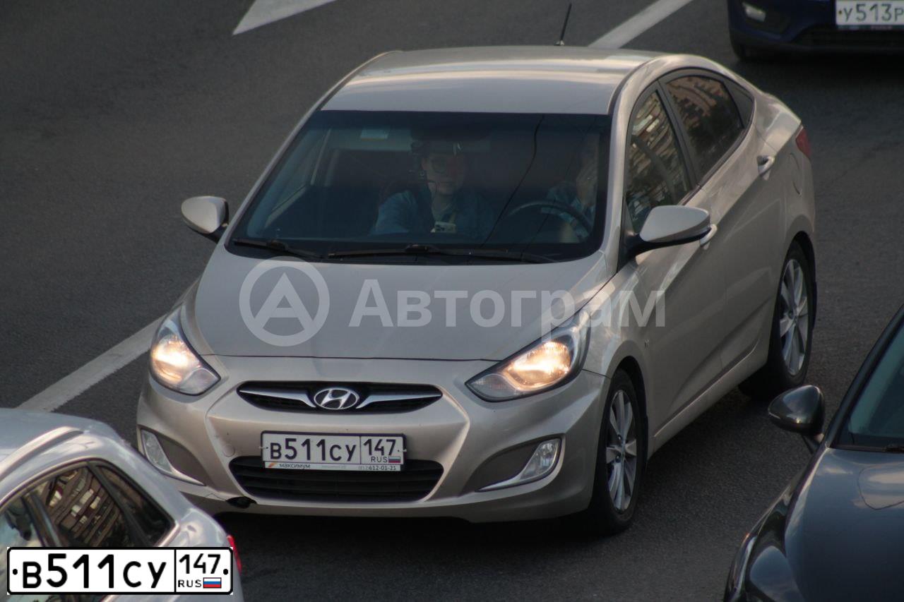 Фото автомобиля HYUNDAI SOLARIS, 2011 — госномер В939НО30. Цвет: БЕЖЕВО-СЕРЫЙ