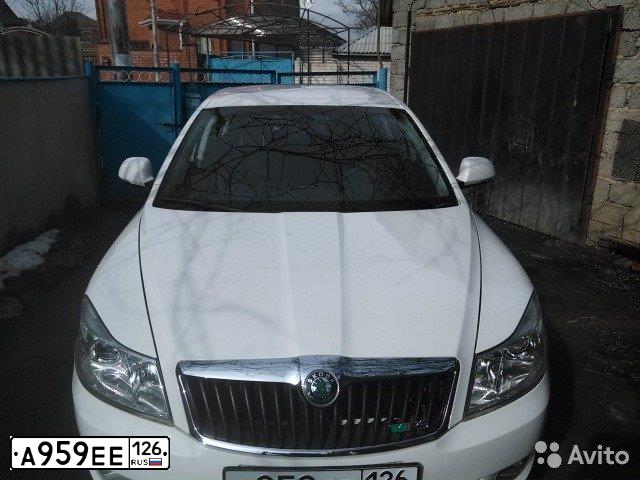 Фото автомобиля SKODA OCTAVIA, 2012 — госномер А959ЕЕ126. Цвет: БЕЛЫЙ