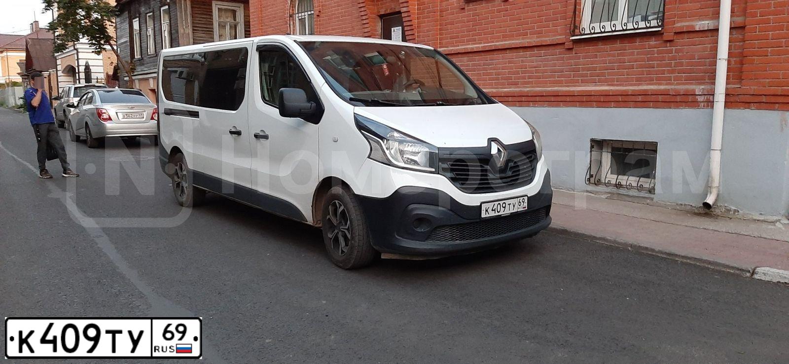 Фото автомобиля RENAULT TRAFIC, 2016 — госномер О776РТ40. Цвет: Белый