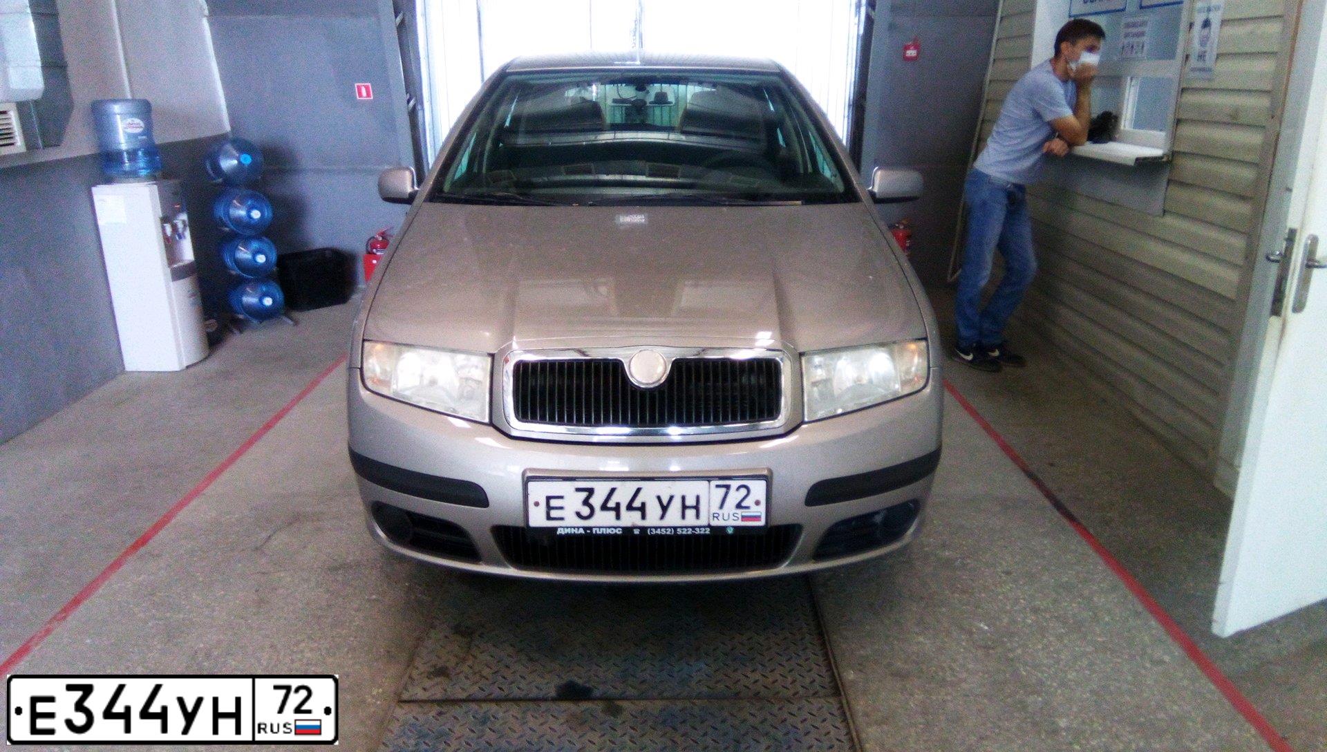 Фото автомобиля SKODA FABIA, 2007 — госномер Е344УН72. Цвет: СЕРЫЙ