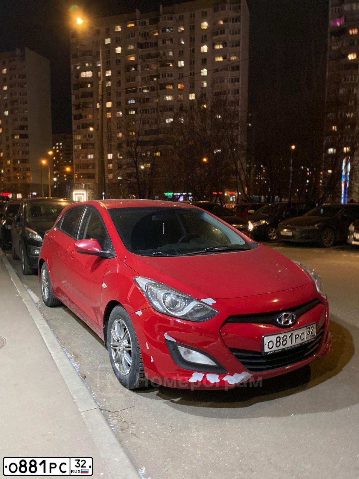 Фото автомобиля HYUNDAI I30, 2012 — госномер О881РС32. Цвет: Красный