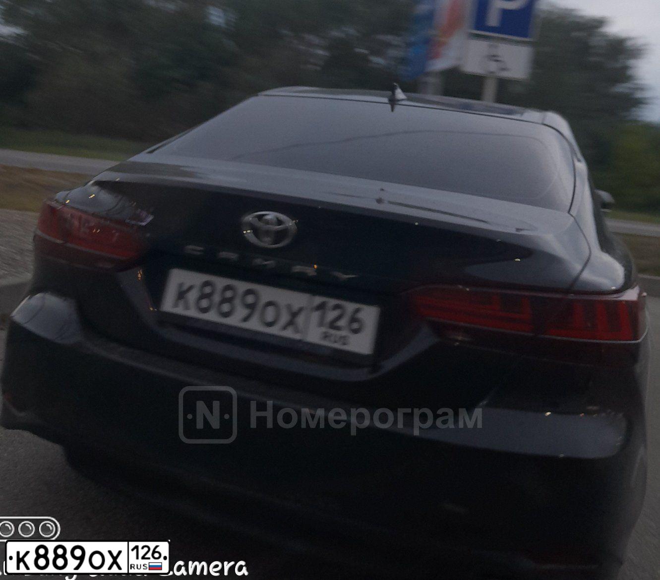 Фото автомобиля TOYOTA CAMRY, 2019 — госномер С004НТ26. Цвет: ЧЕРНЫЙ МЕТАЛИК