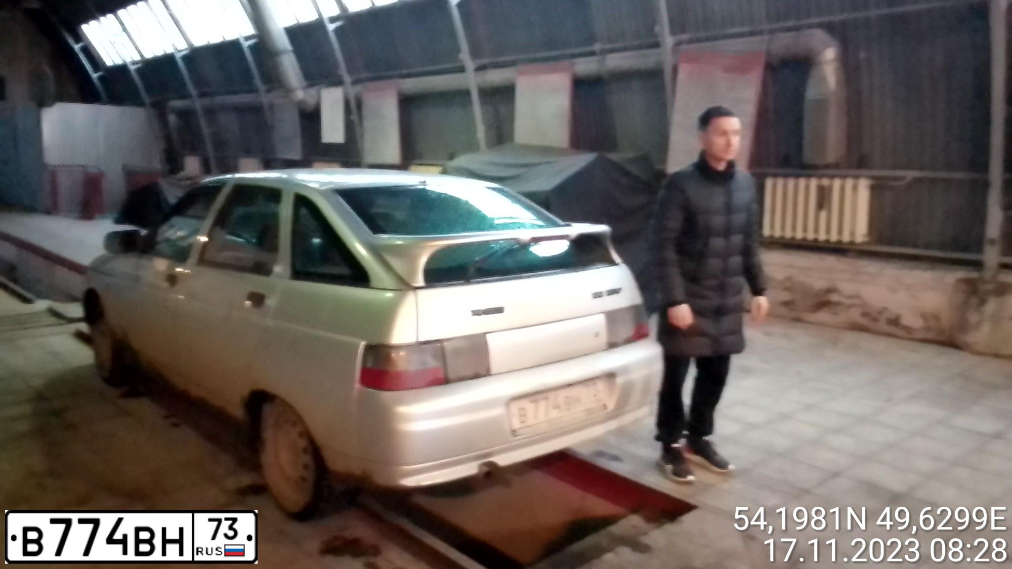 Фото автомобиля LADA 2112 LADA, 2007 — госномер В774ВН73. Цвет: СВЕТЛО-СЕРЕБРИСТЫЙ МЕТАЛЛ
