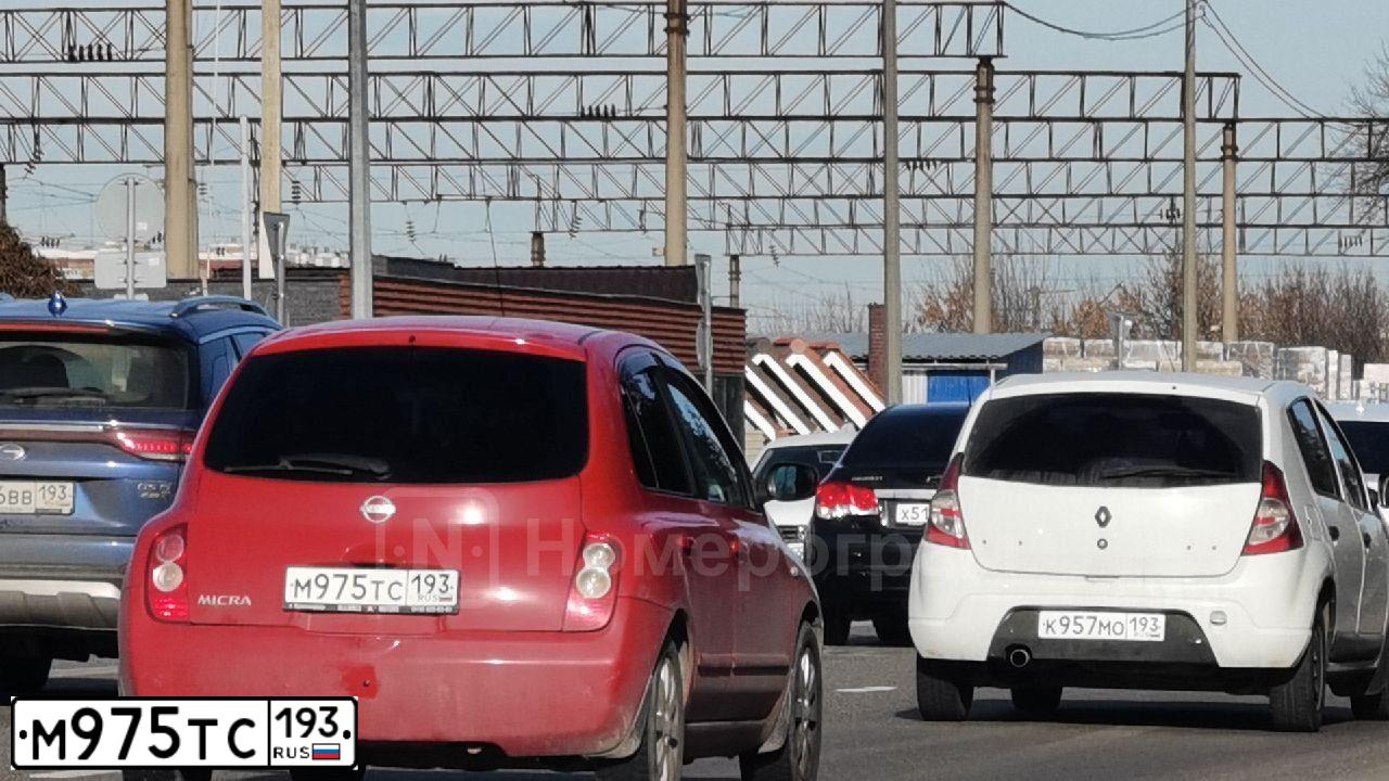 Фото автомобиля NISSAN MICRA, 2008 — госномер М975ТС193. Цвет: Красный