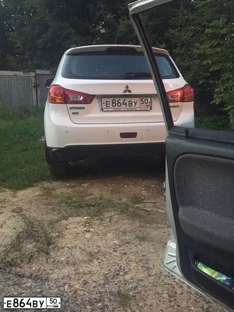 Фото автомобиля MITSUBISHI ASX, 2013 — госномер Е864ВУ50. Цвет: БЕЛЫЙ