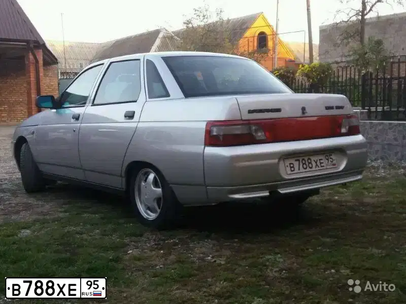 Фото автомобиля LADA 2110 LADA, 2006 — госномер В788ХЕ95. Цвет: СВЕТЛО-СЕРЕБРИСТЫЙ МЕТАЛЛ