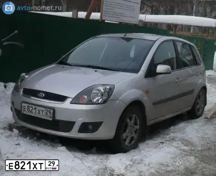 Фото автомобиля FORD FIESTA / ASPIRE, 2007 — госномер Е821ХТ29. Цвет: СВЕТЛО-СЕРЫЙ