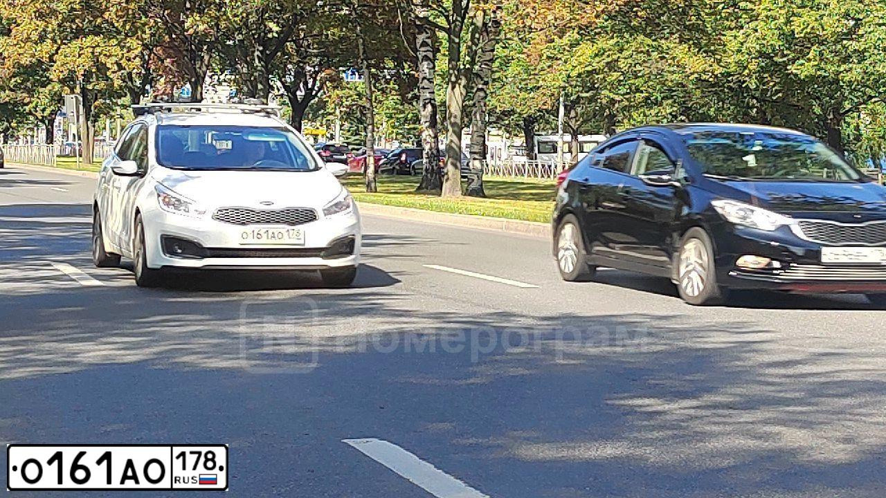 Фото автомобиля KIA CEE'D, 2013 — госномер О161АО178. Цвет: ЧЕРНЫЙ ПЕРЛАМУТР