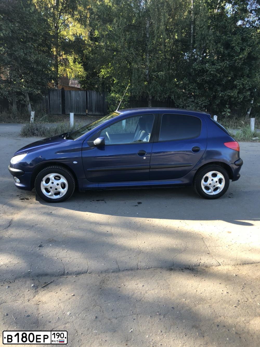 Фото автомобиля PEUGEOT 206, 2001 — госномер В105ВМ790. Цвет: синий