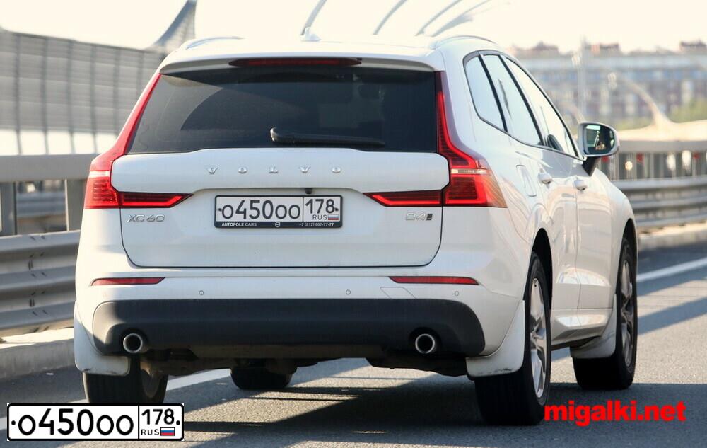Фото автомобиля INFINITI QX70 /FX/, 2011 — госномер О450ОО178. Цвет: ЧЕРНЫЙ