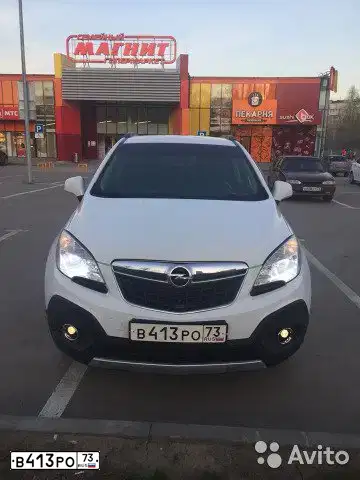 Фото автомобиля OPEL MOKKA, 2013 — госномер В413РО73. Цвет: БЕЛЫЙ