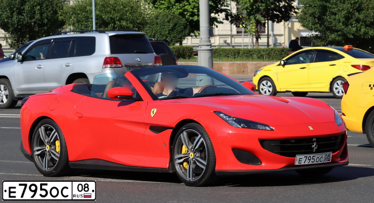 Фото автомобиля FERRARI PORTOFINO, 2019 — госномер Е795ОС08. Цвет: Красный
