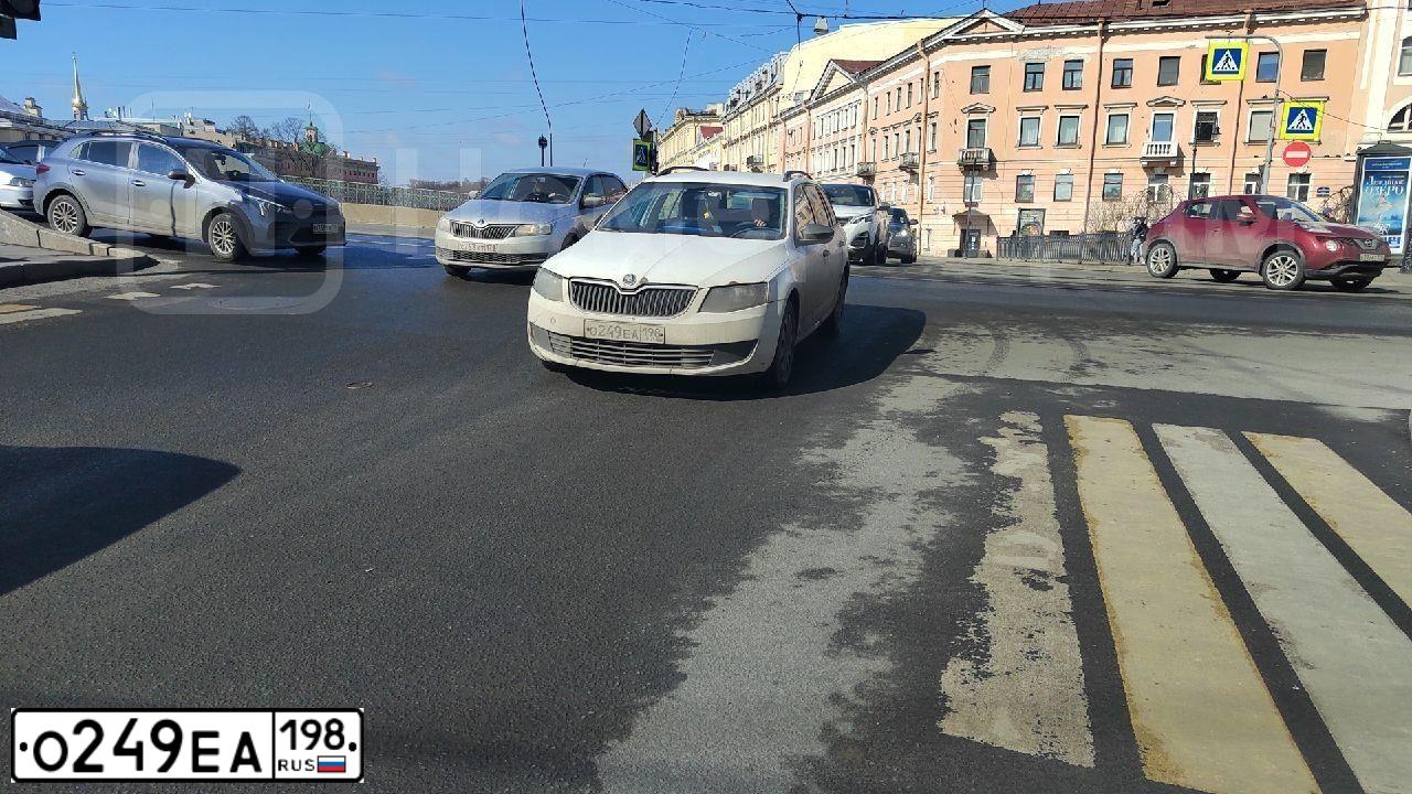 Фото автомобиля SKODA OCTAVIA, 2014 — госномер У251ВВ198. Цвет: Белый