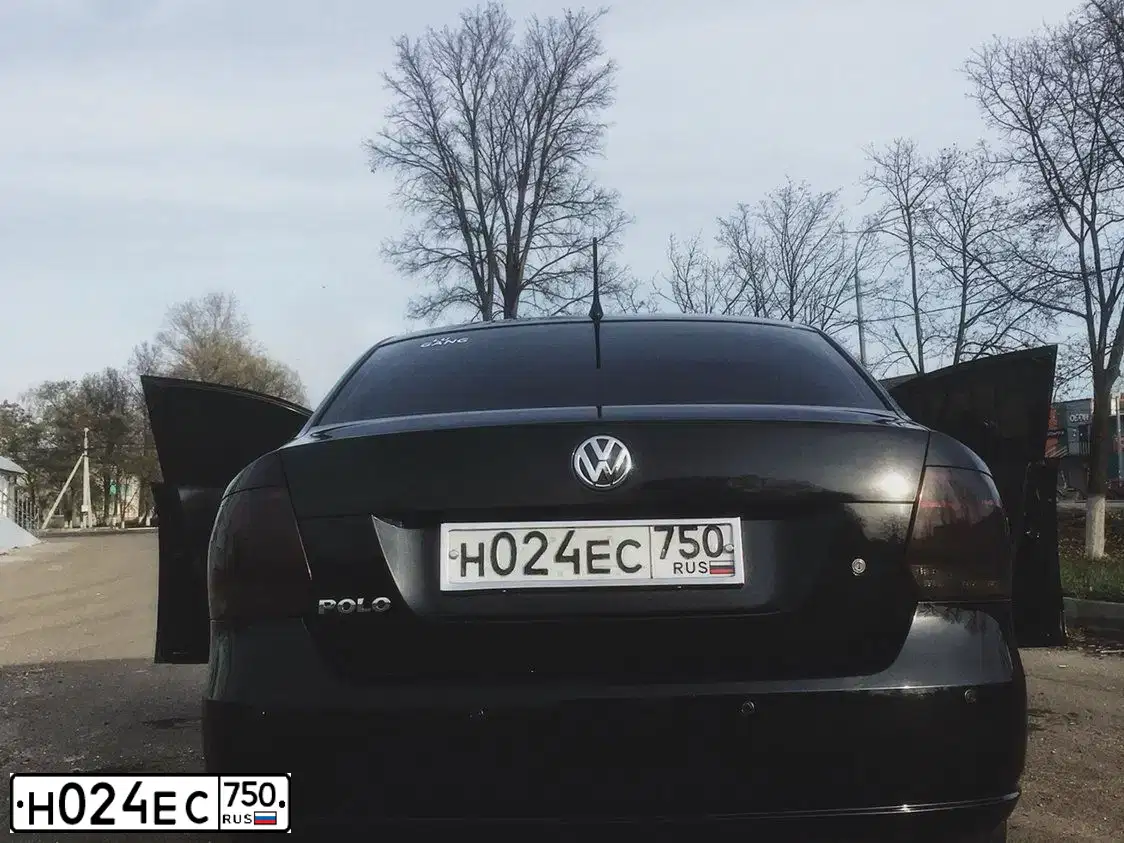 Фото автомобиля VOLKSWAGEN POLO, 2013 — госномер Р804УА193. Цвет: ЧЕРНЫЙ