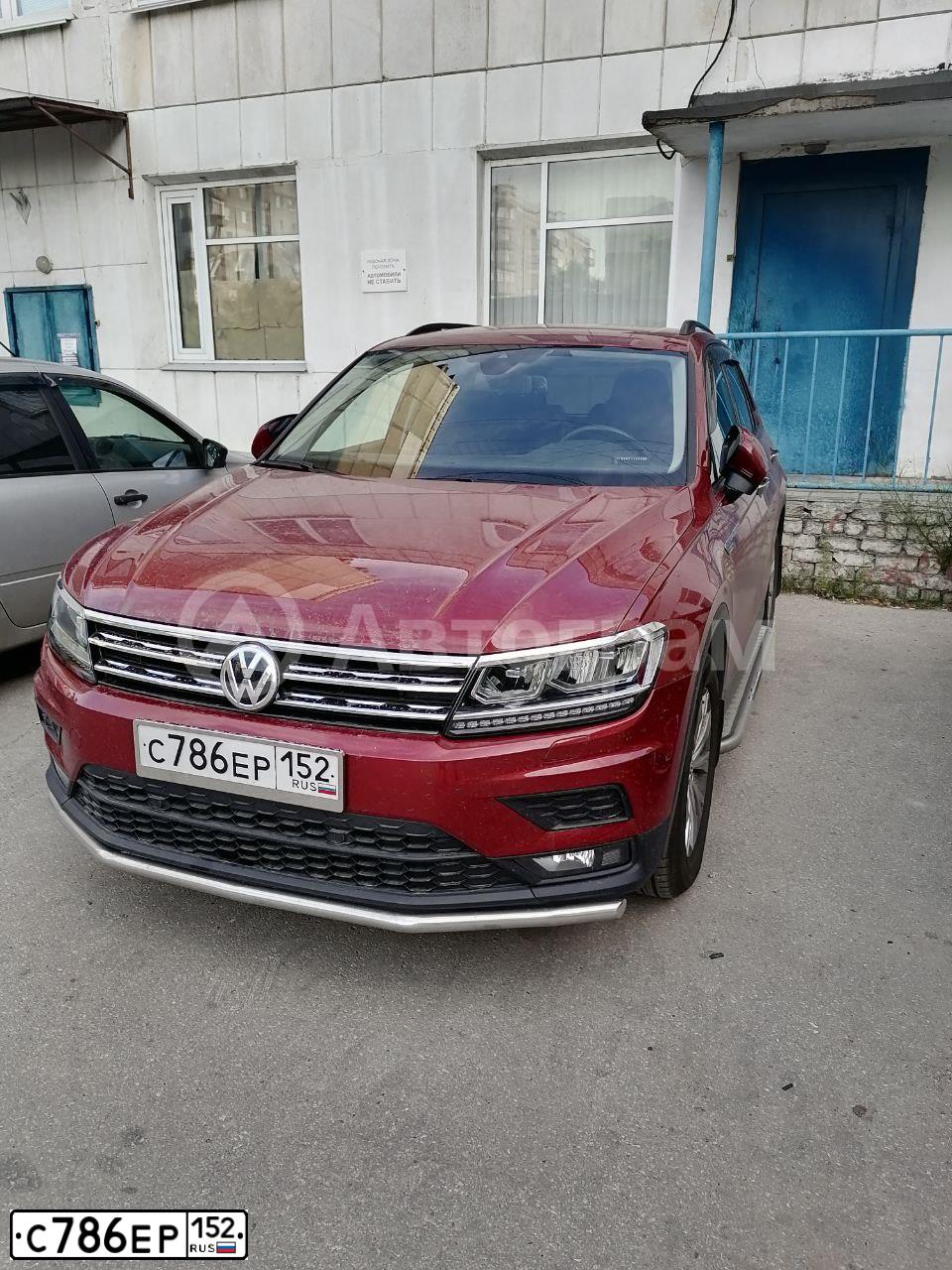 Фото автомобиля VOLKSWAGEN TIGUAN, 2019 — госномер С786ЕР152. Цвет: Вишневый