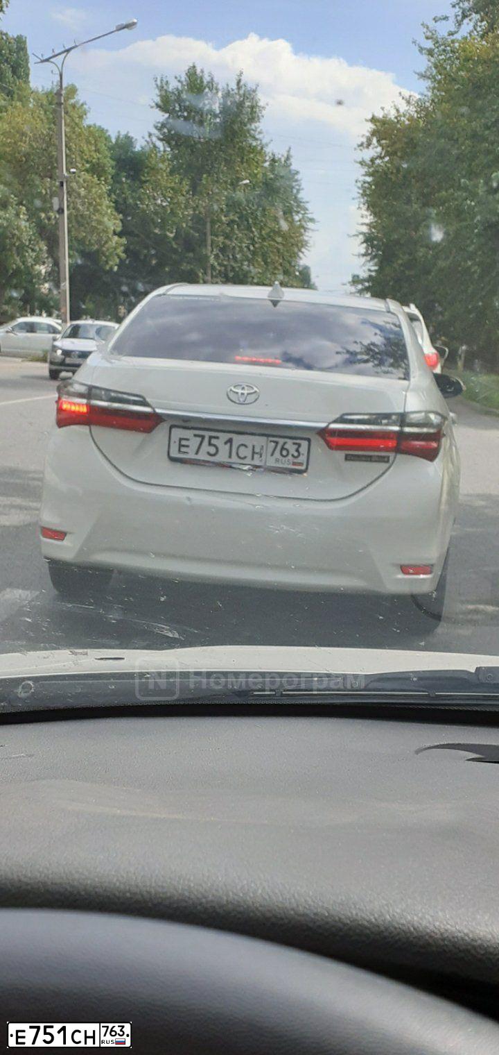 Фото автомобиля TOYOTA COROLLA, 2013 — госномер Е751СН763. Цвет: Белый