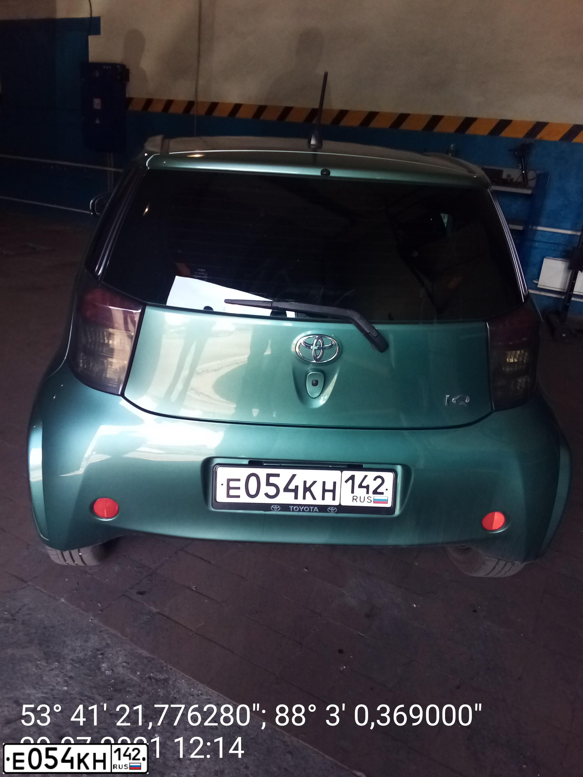 Фото автомобиля TOYOTA IQ, 2010 — госномер О304УС154