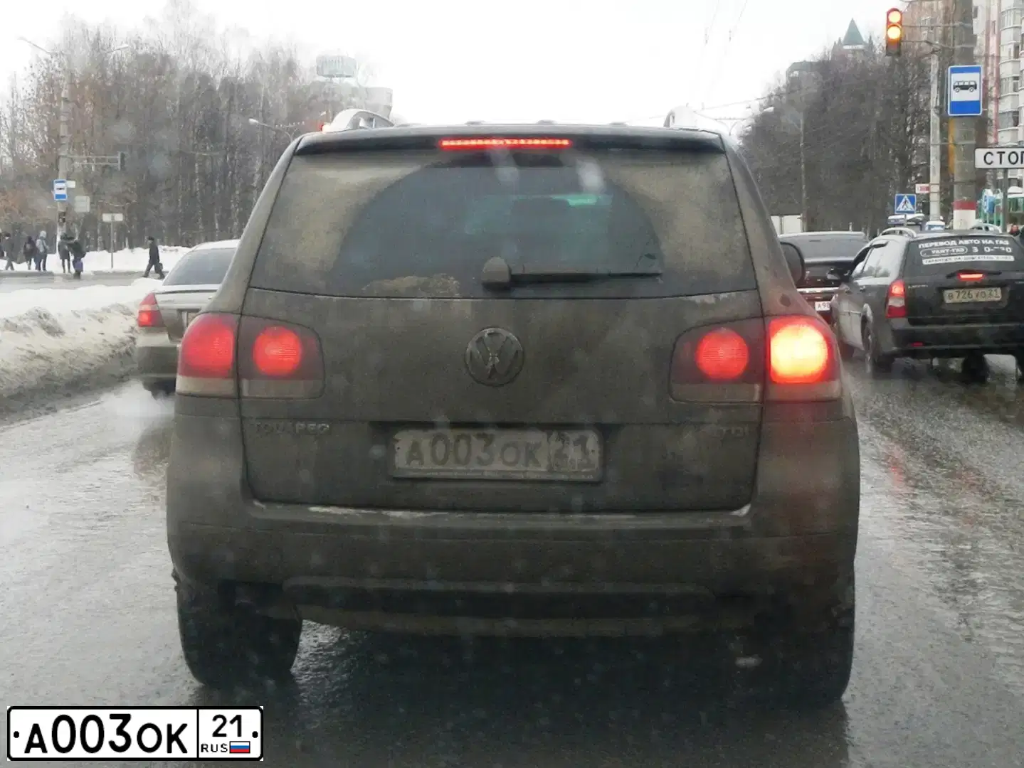 Фото автомобиля VOLKSWAGEN TOUAREG, 2009 — госномер Е636УС21. Цвет: ЧЕРНЫЙ