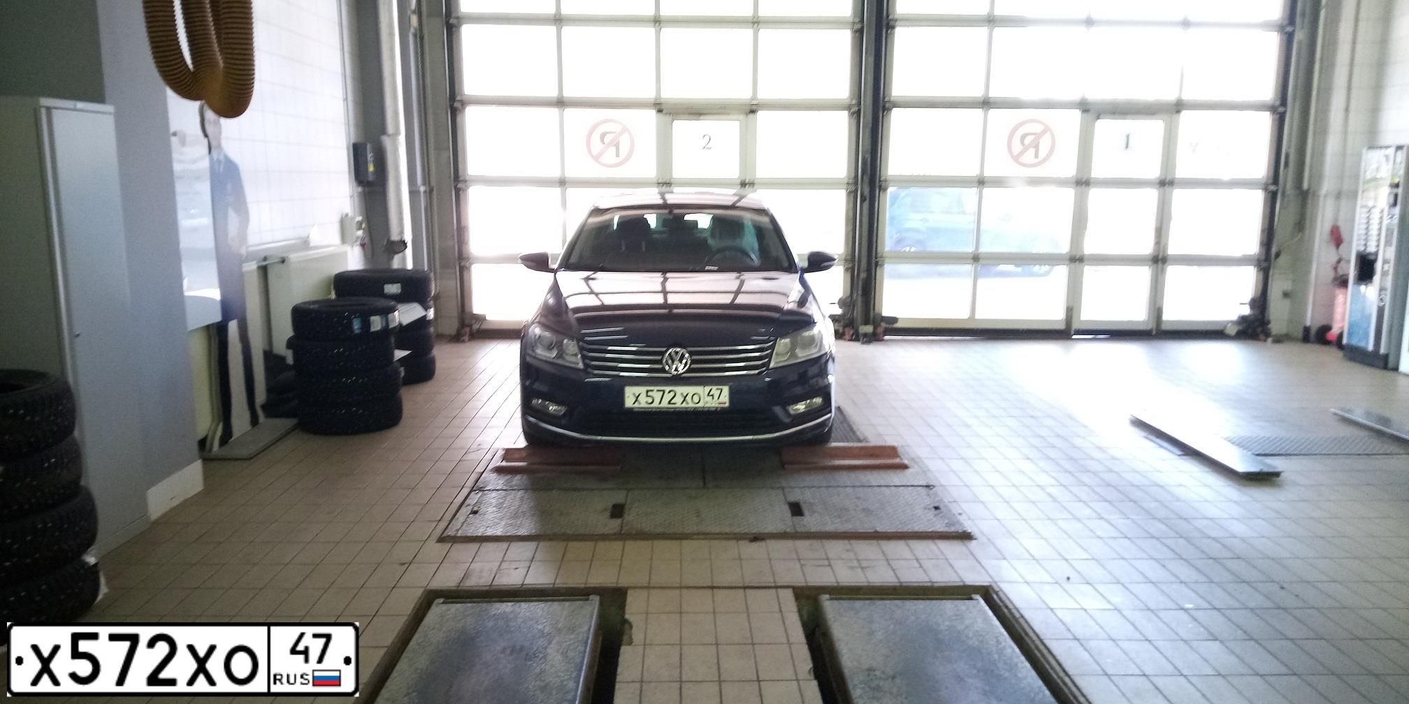 Фото автомобиля VOLKSWAGEN PASSAT, 2014 — госномер Н460СМ60. Цвет: Темно-синий