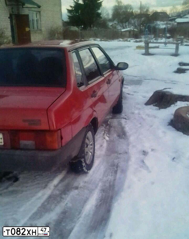Фото автомобиля LADA 2109 SAMARA, 2004 — госномер Т082ХН47. Цвет: ЯРКО-КРАСНЫЙ