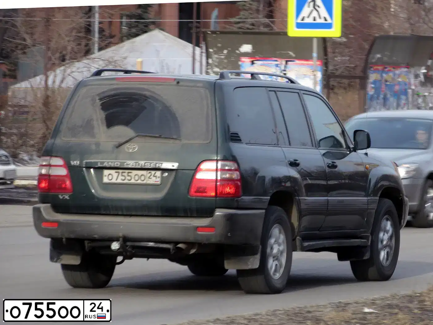 Фото автомобиля TOYOTA LANDCRUISER, 2004 — госномер О755ОО24. Цвет: ЗЕЛЕНЫЙ