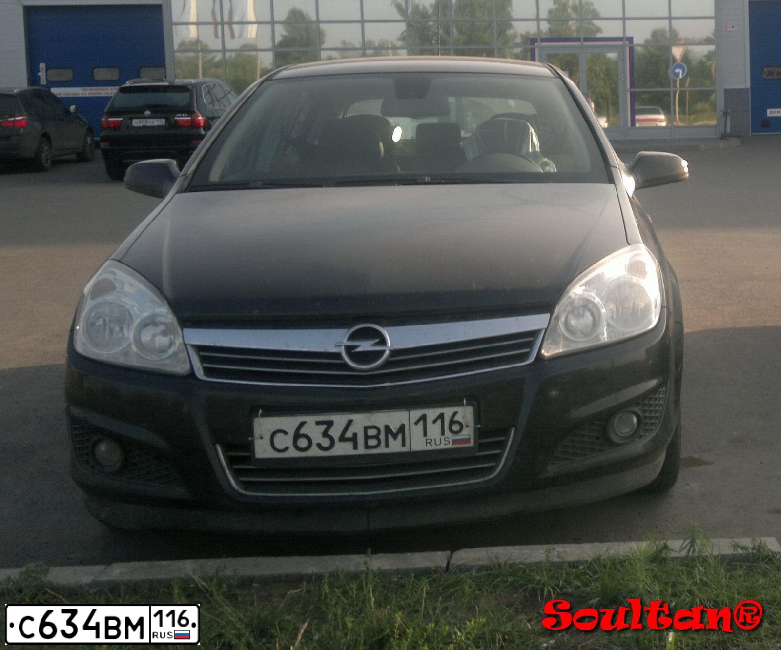 Фото автомобиля OPEL ASTRA, 2008 — госномер О217УН124. Цвет: ЧЕРНЫЙ