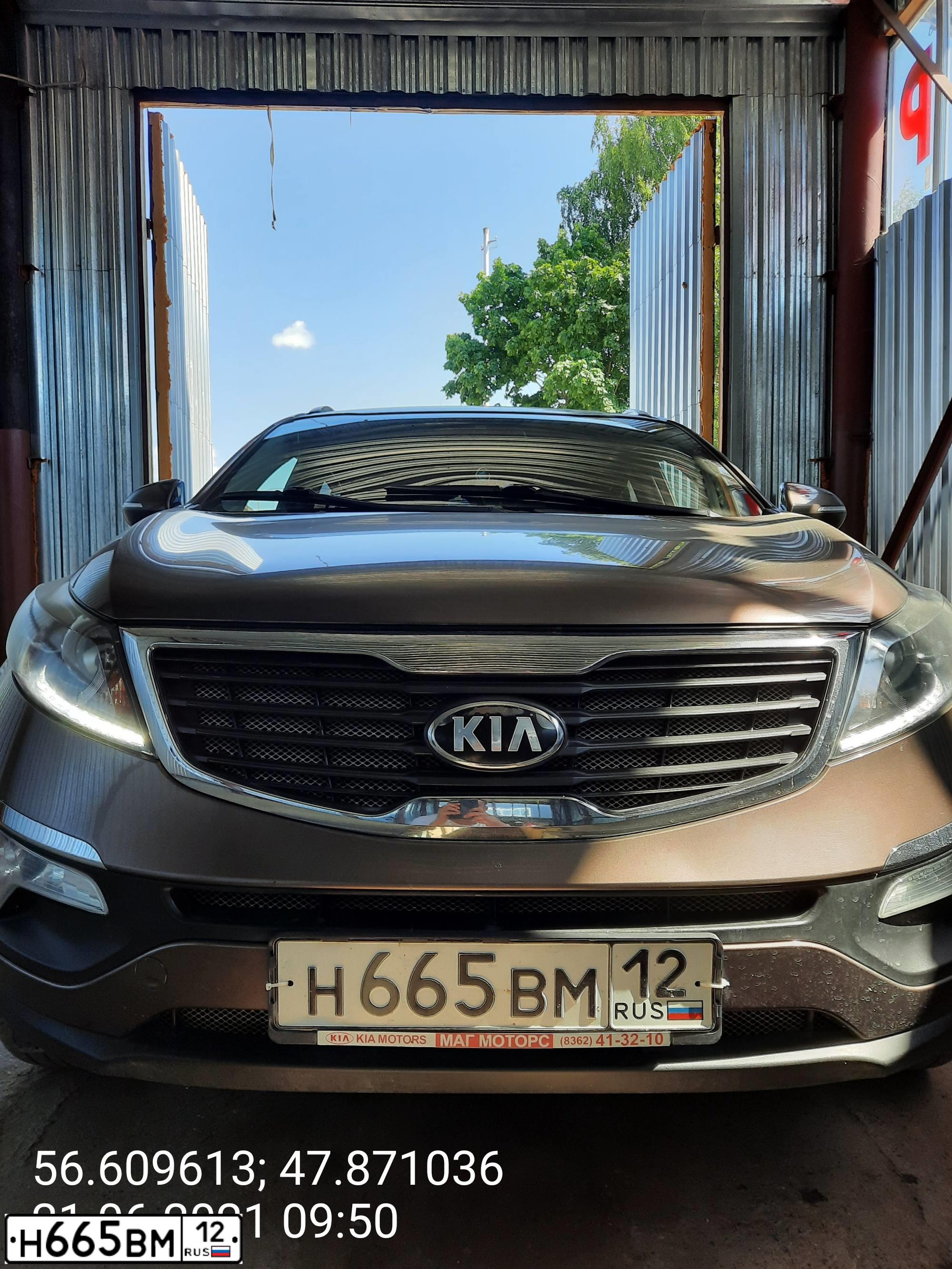 Фото автомобиля KIA SPORTAGE, 2013 — госномер Н665ВМ12. Цвет: Коричневый