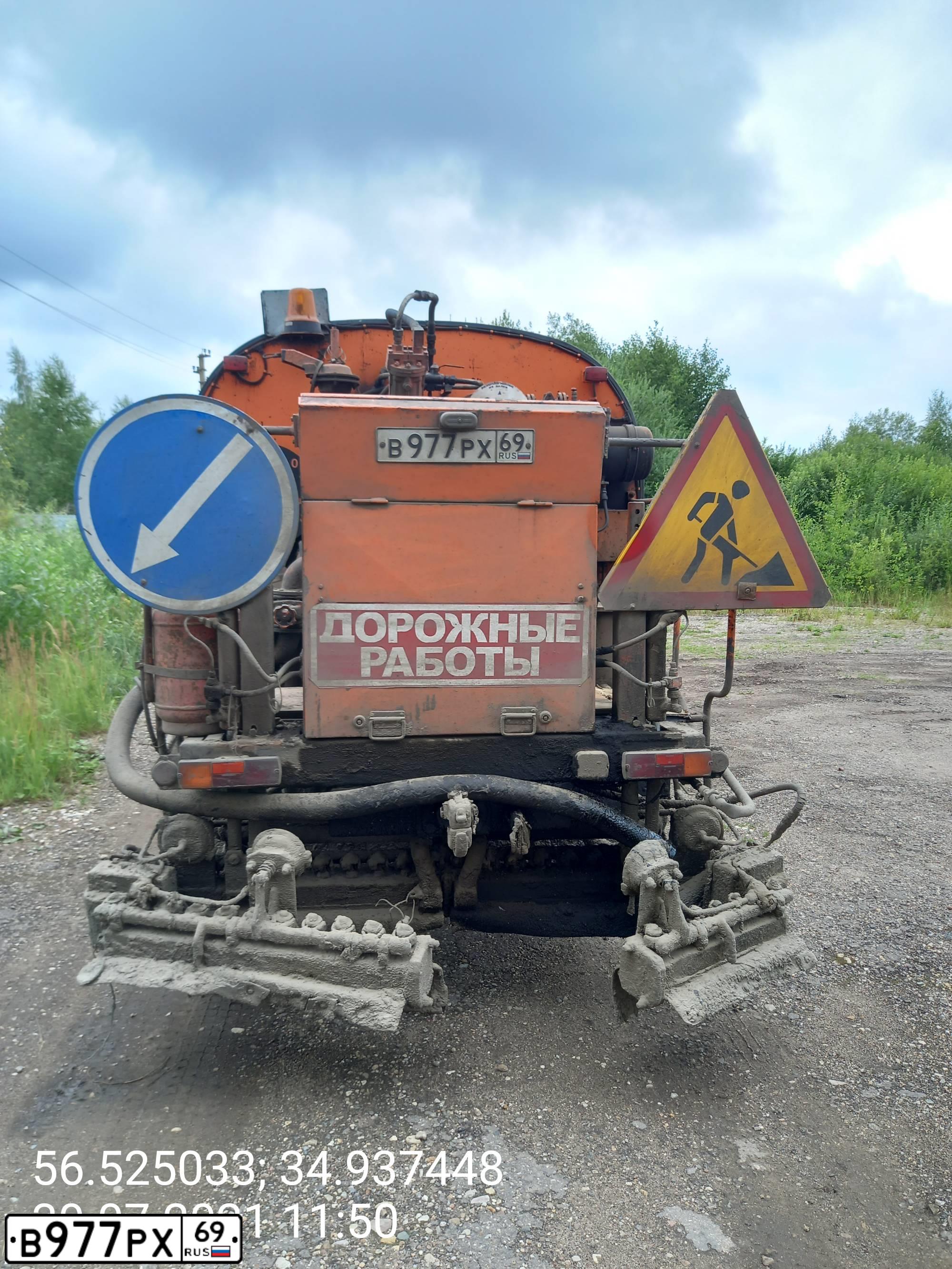 Фото автомобиля KAMAZ 53215 /6X4/, 2005 — госномер В977РХ69. Цвет: ОРАНЖЕВЫЙ