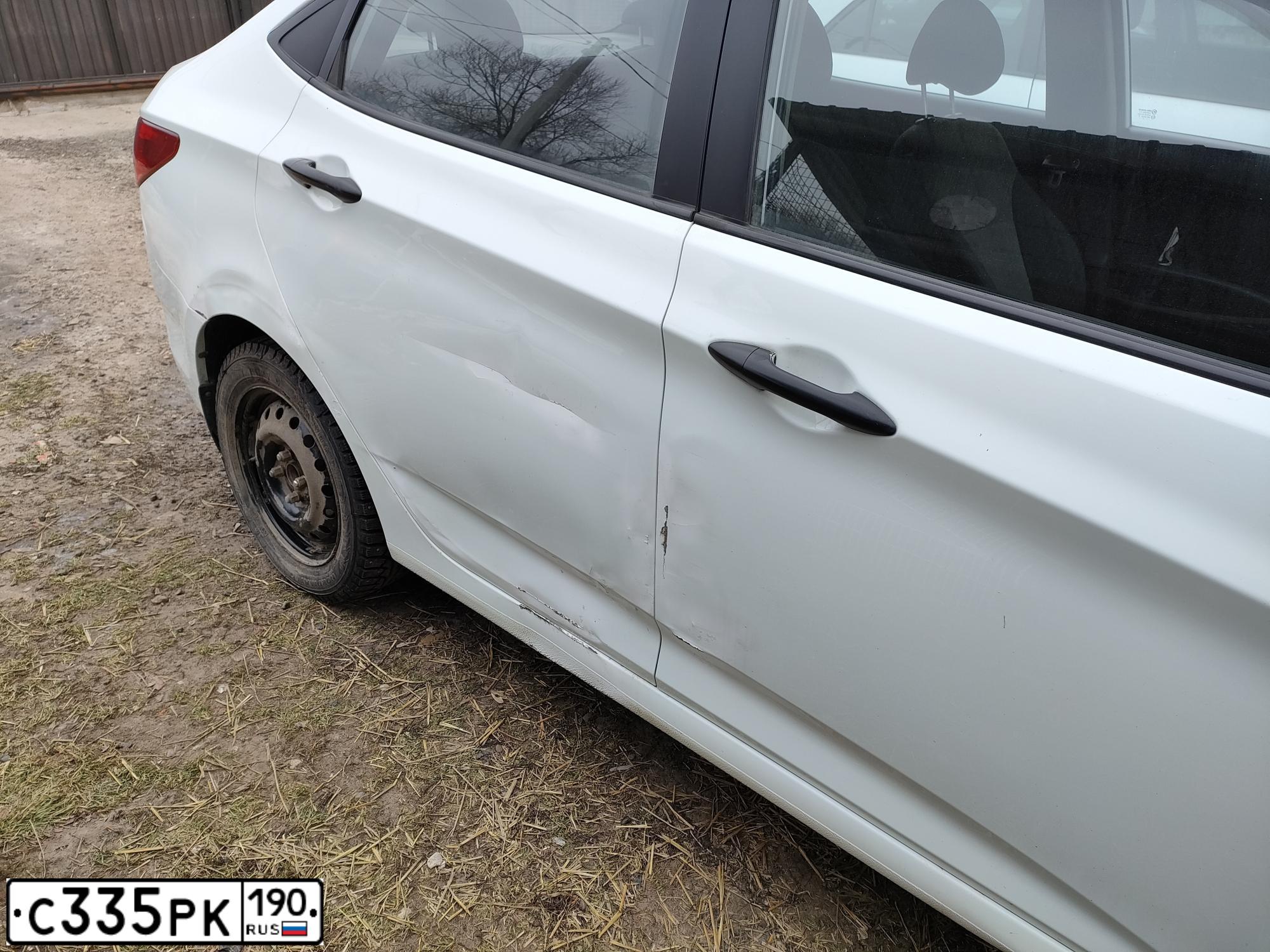 Фото автомобиля HYUNDAI SOLARIS, 2011 — госномер С335РК190. Цвет: БЕЛЫЙ