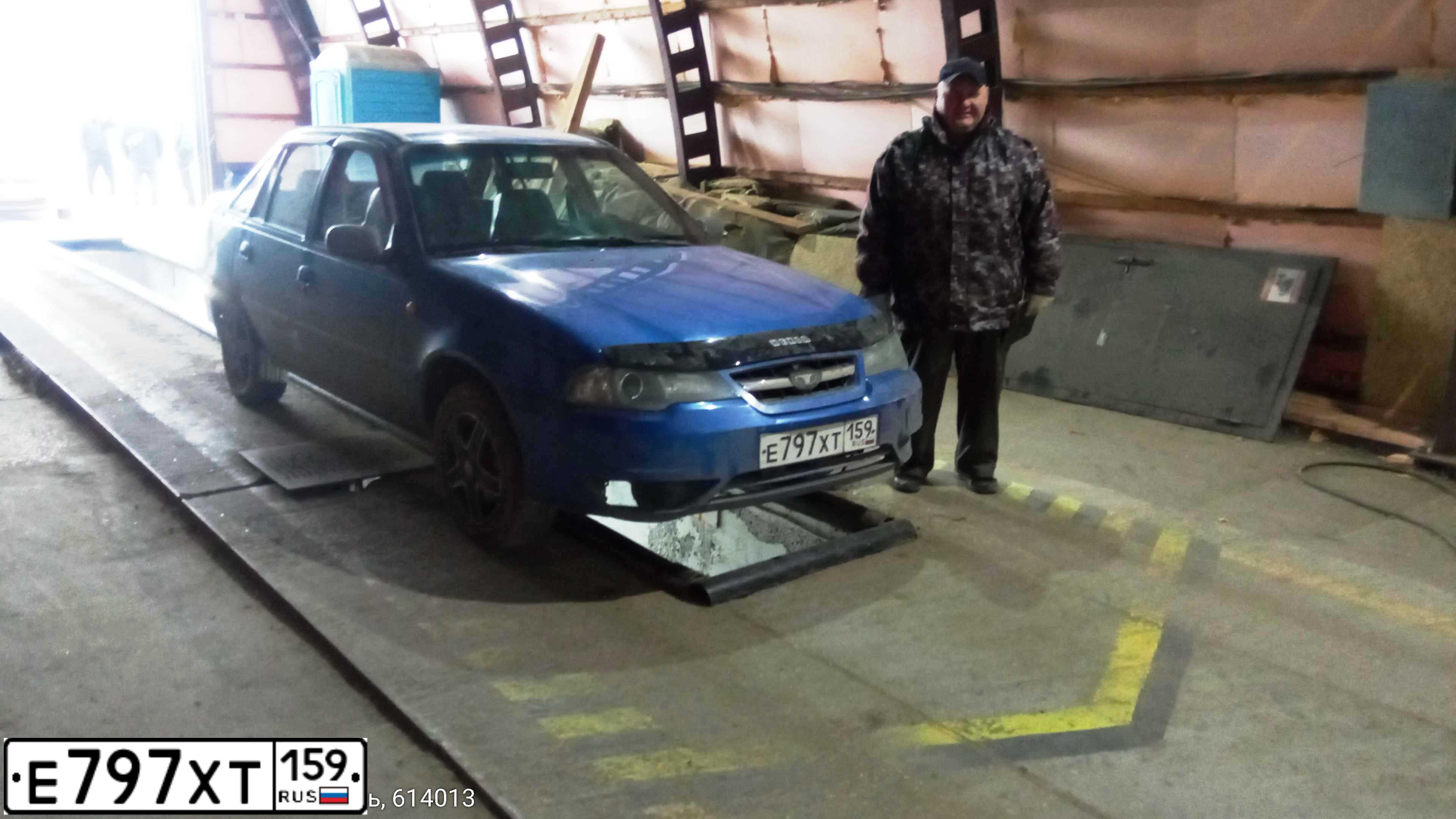 Фото автомобиля DAEWOO NEXIA, 2012 — госномер Е797ХТ159. Цвет: СИНЕ-ГЛАЗУРНЫЙ