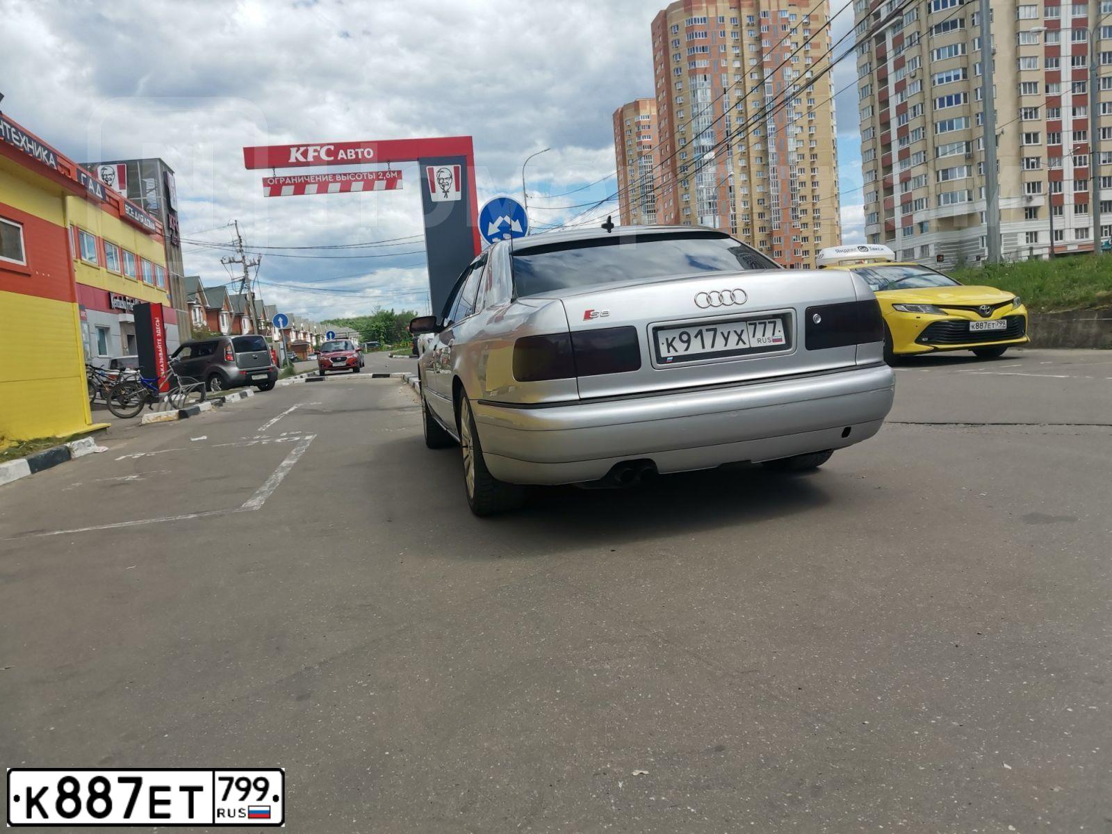Фото автомобиля TOYOTA CAMRY, 2018 — госномер У982АН790. Цвет: ЧЕРНЫЙ МЕТАЛЛИК