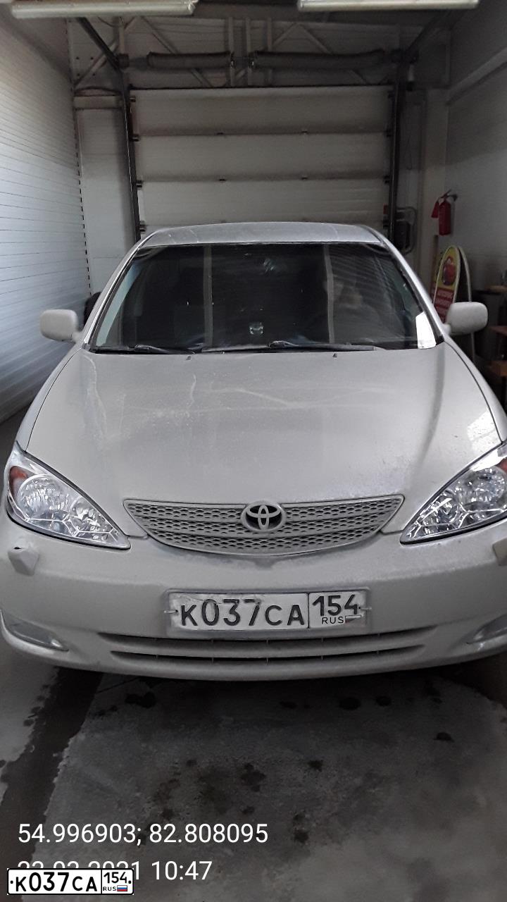 Фото автомобиля TOYOTA CAMRY, 2004 — госномер А321АА18. Цвет: Серебристый
