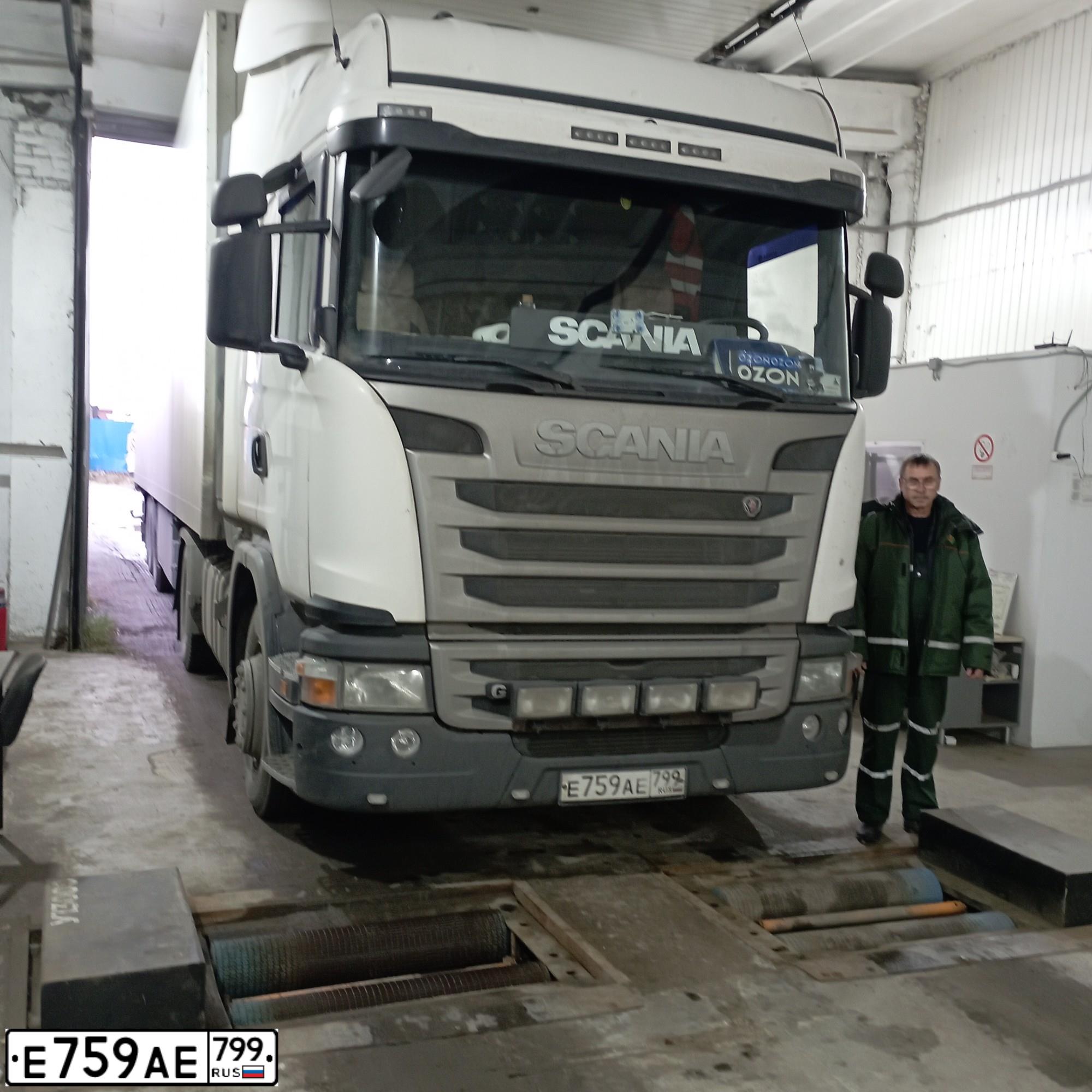 Фото автомобиля SCANIA SERIE G /4X2/, 2017 — госномер Е759АЕ799. Цвет: БЕЛЫЙ