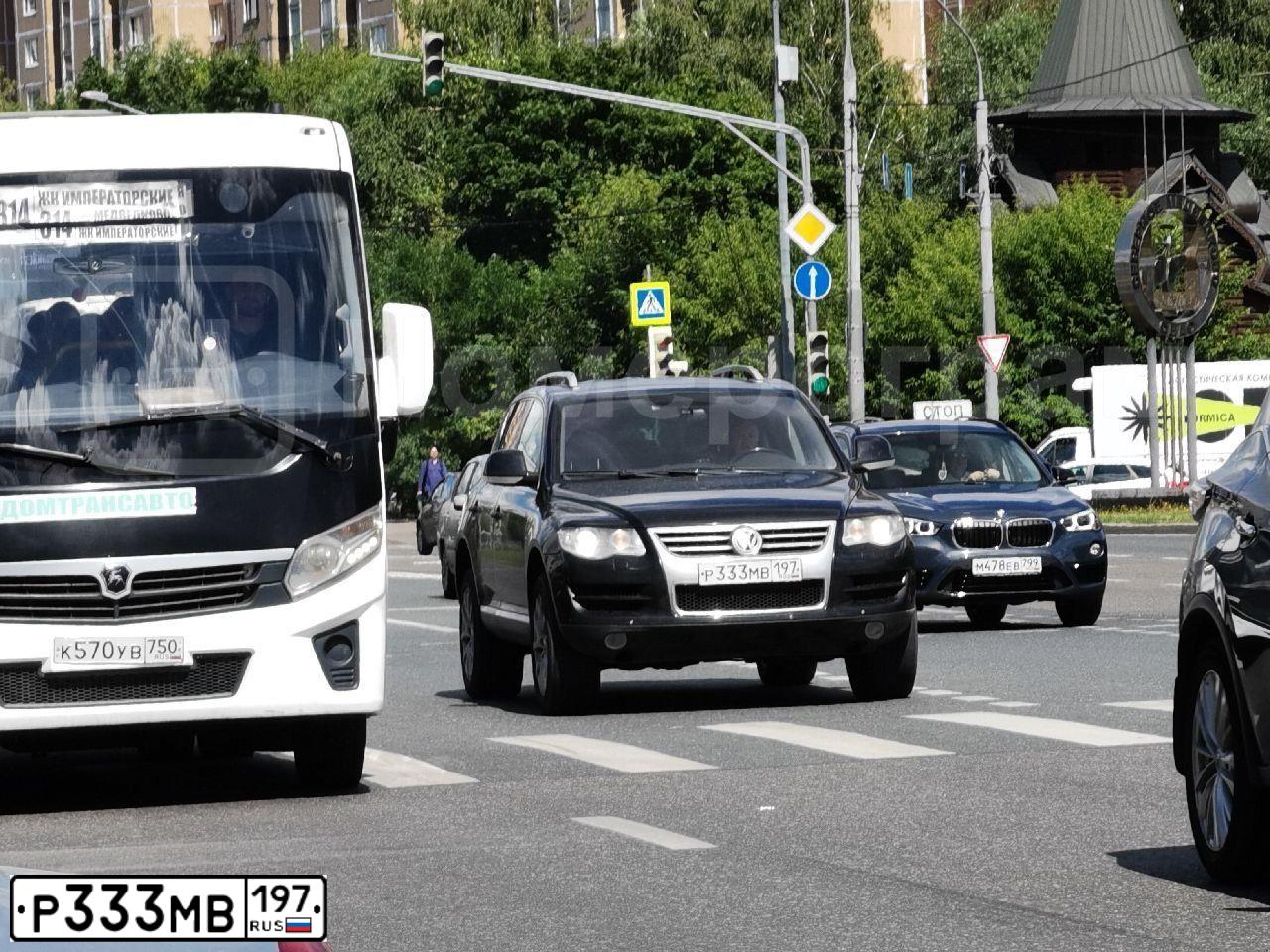 Фото автомобиля VOLKSWAGEN TOUAREG, 2008 — госномер М666АО102. Цвет: ЧЕРНЫЙ
