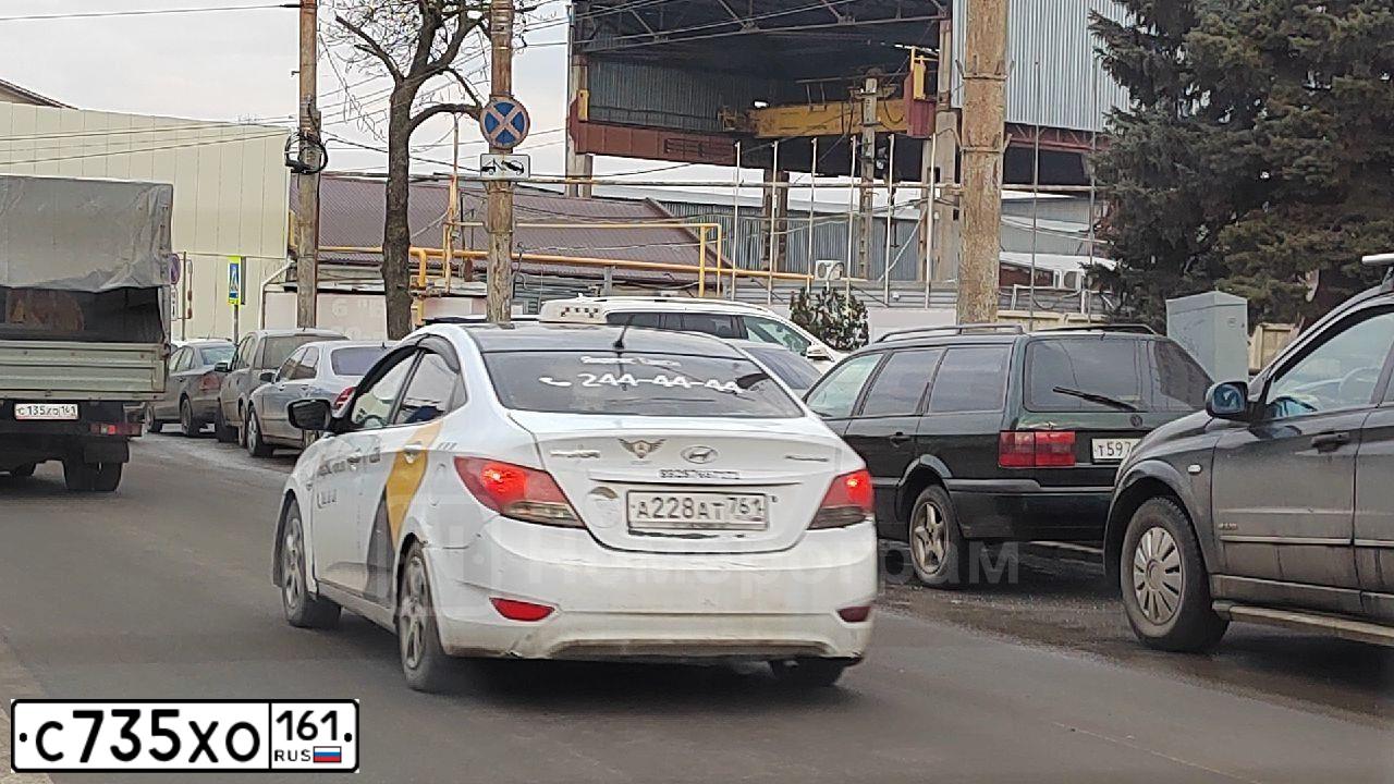 Фото автомобиля HYUNDAI SOLARIS, 2018 — госномер С735ХС161. Цвет: Белый