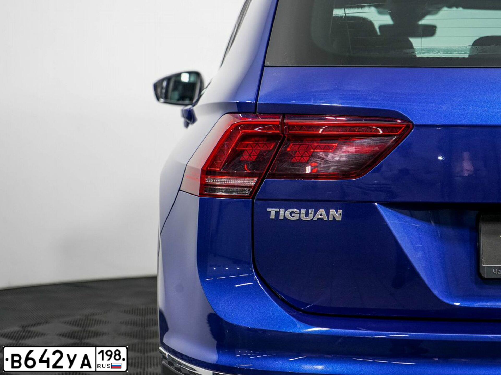 Фото автомобиля VOLKSWAGEN TIGUAN, 2019 — госномер Н430КС198. Цвет: ЯРКО-СИНИЙ