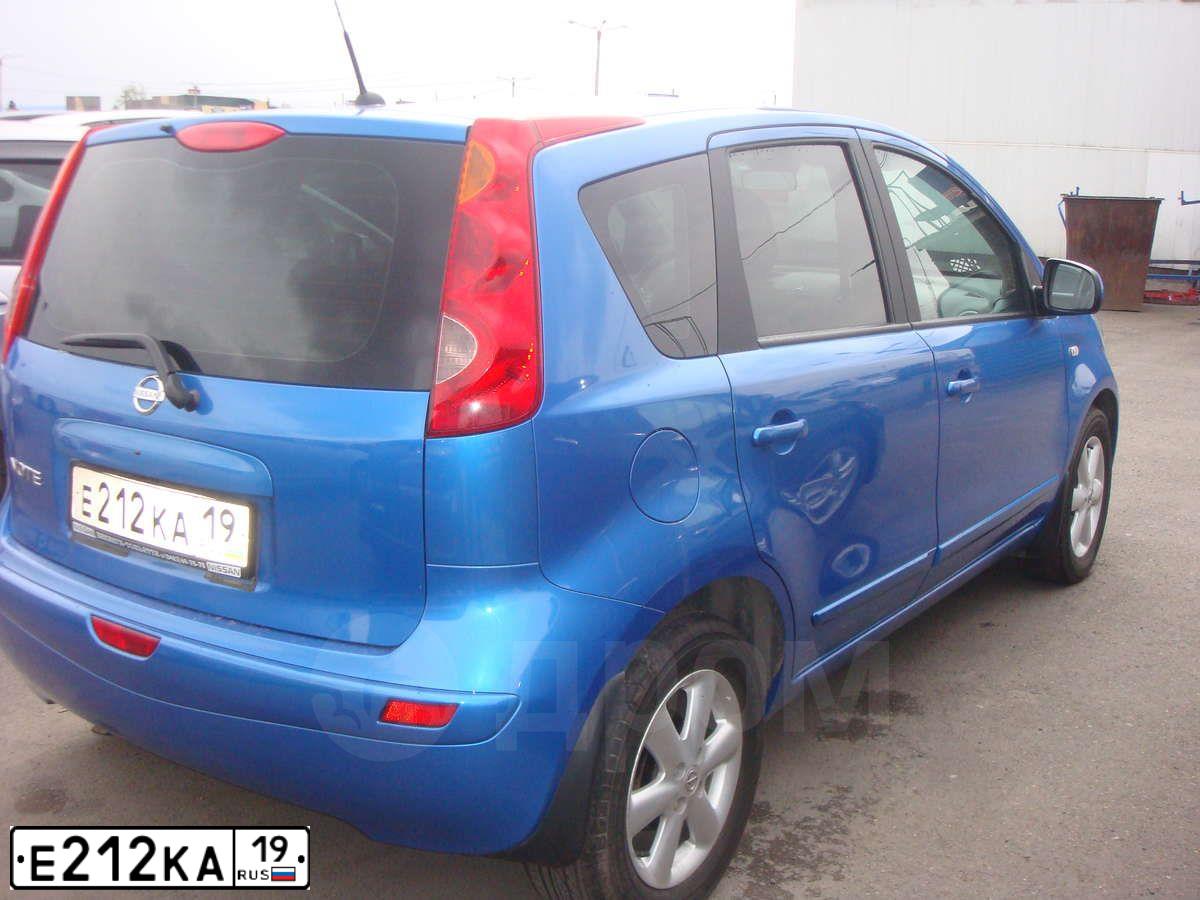 Фото автомобиля NISSAN NOTE, 2008 — госномер Е212КА19. Цвет: ЯРКО-СИНИЙ