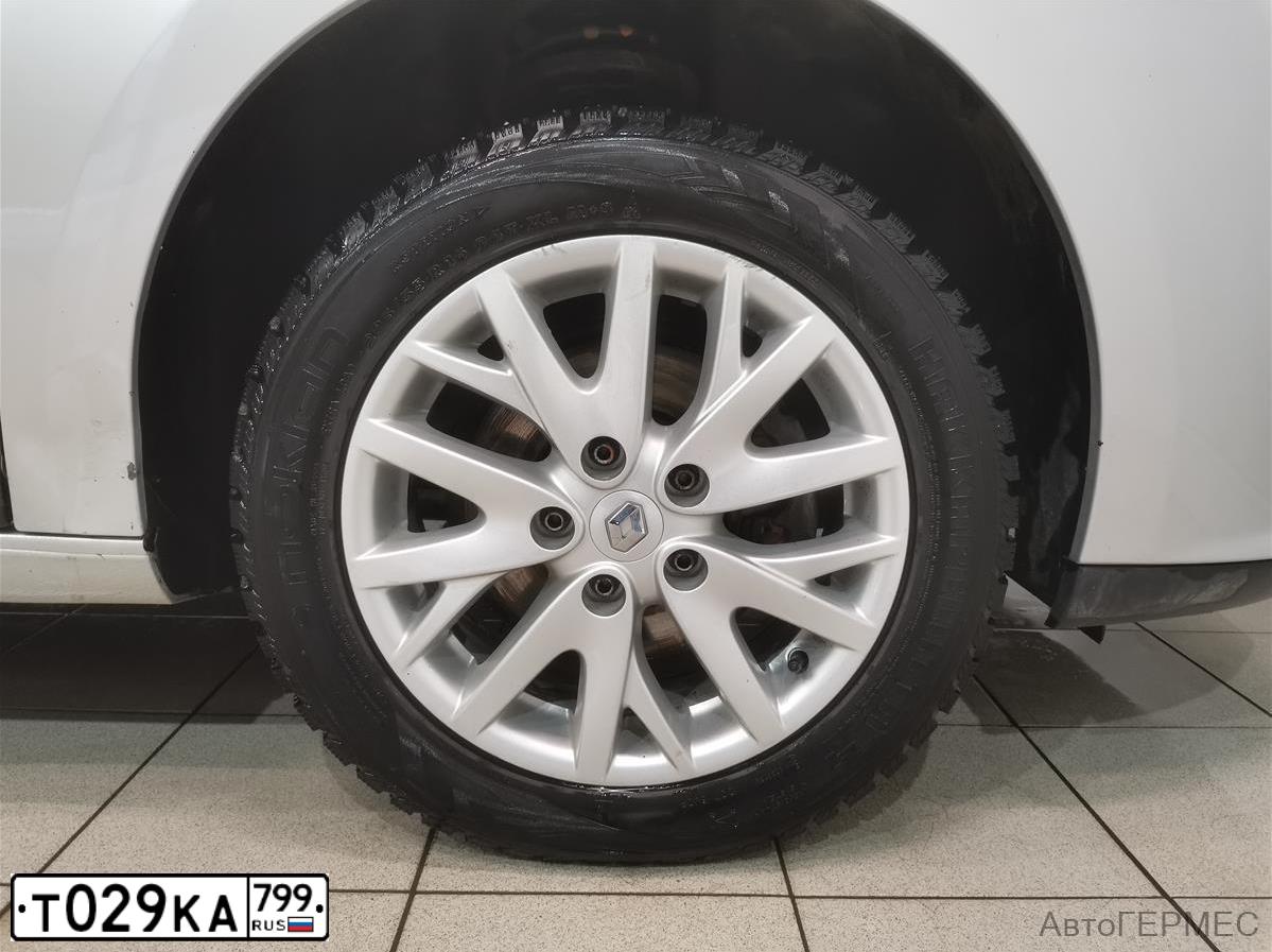 Фото автомобиля RENAULT MEGANE, 2014 — госномер В191ТК763. Цвет: СВЕТЛО-СЕРЫЙ