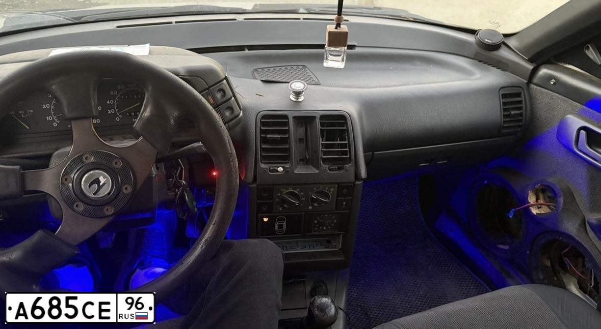 Фото автомобиля LADA 2112, 2000 — госномер А685СЕ96. Цвет: СЕРЕБРИСТЫЙ