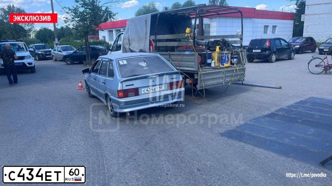 Фото автомобиля LADA 2114 SAMARA, 2005 — госномер С434ЕТ60. Цвет: СЕРЕБРИСТО-ЖЕЛТЫЙ