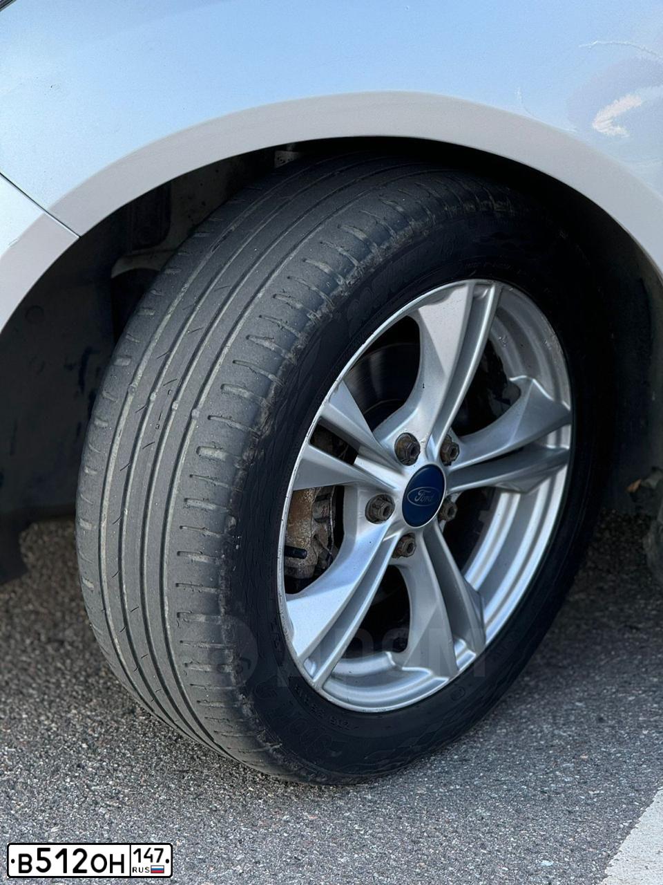 Фото автомобиля FORD FOCUS, 2012 — госномер А001АР198. Цвет: СЕРЕБРИСТЫЙ
